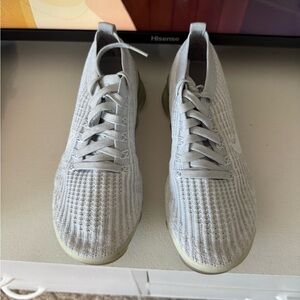 Nike Men's Gray Knit Sneakers